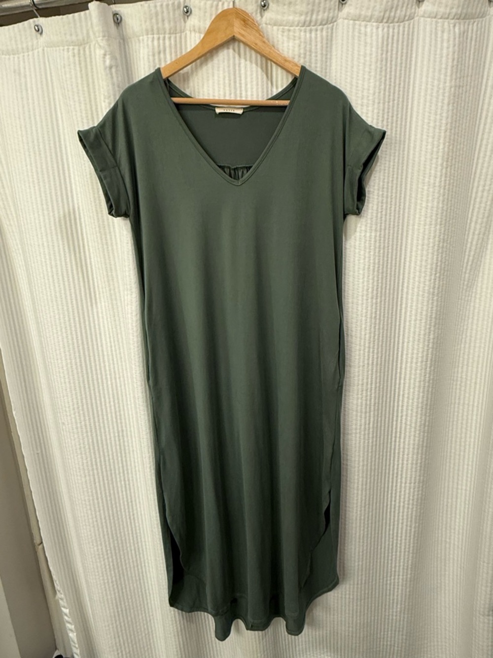 Entro V-Neck Olive Green Women's Maternity Midi Dress - size  Small
